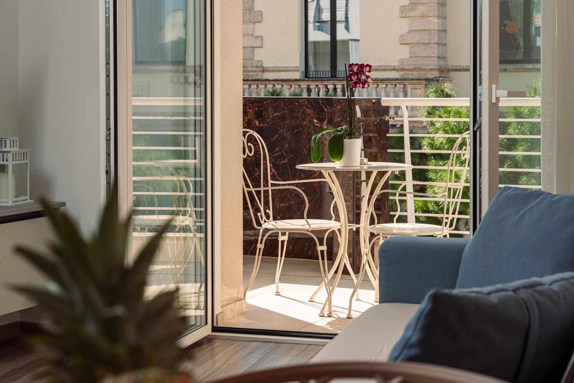 Vilu Suite Centro โปลีญาโนอามาเร ภายนอก รูปภาพ